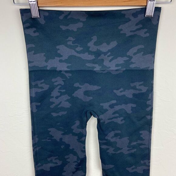 Spanx Look At Me Now Leggings - Black Camo - Picture 4 of 8